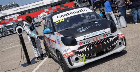 Free Move Esolutions Stellantis Entra Nel Motorsport Con Smart Eq