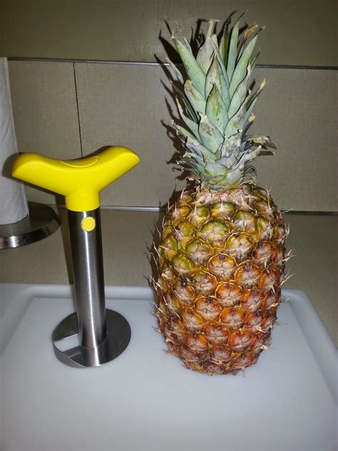 Becoming A Mrs Easiest Way To Cut A Pineapple