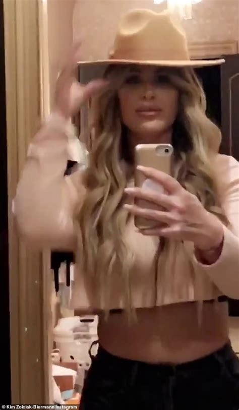 Kim Zolciak Flaunts Her Incredibly Slender Waistline In New Mirror Selfie After Flashing
