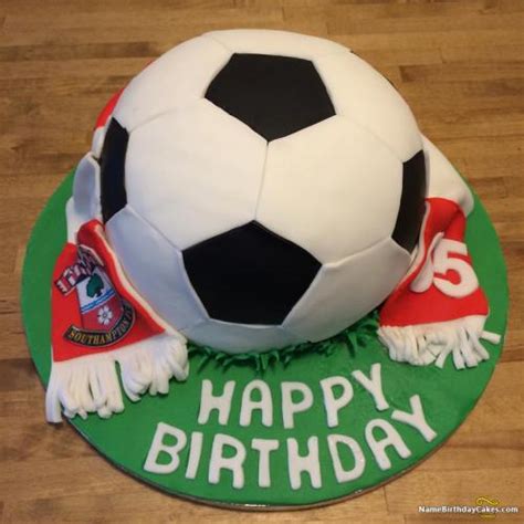 Find the perfect football cake stock photos and editorial news pictures from getty images. Football Birthday Cakes: Best Football Themed Cake Ideas