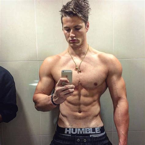 Fit Guy Carlton Loth Hot Selfie Shirtless Muscular Body Wide Shoulders Small Male Waist