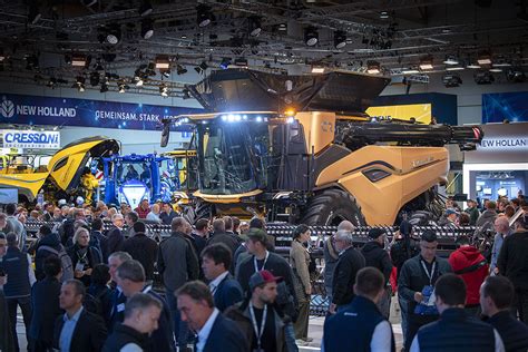 New Holland Unveils Giant Combine Harvester Cr11 At Agritechnica
