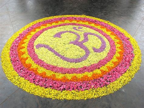 This is beautiful pookalam is done inside a square. Onam Pookalam Designs Photos And Simple Onam Pookalam ...