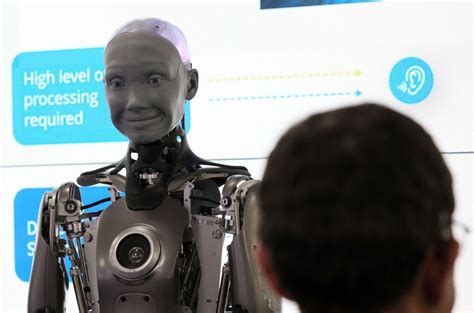 Humanoid Robot Greets Visitors At Dubai Museum