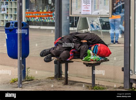 Homeless Guy Hi Res Stock Photography And Images Alamy