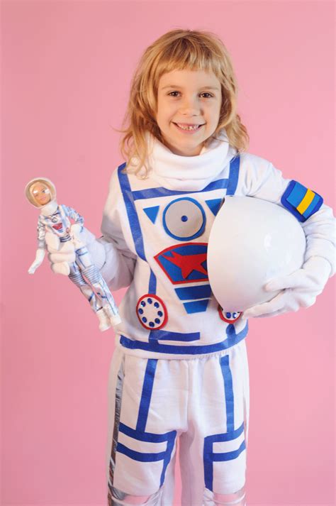 How To Make An Astronaut Costume Diy Astronaut Halloween Costume