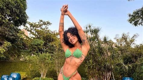 Aline Campos Surge Encantadora Exibindo Como Deixa Bumbum Na Nuca