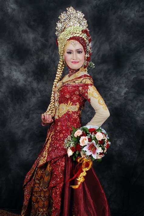 Sunda siger by @ernawwg fto @rokibefendi model @arykurcil kebaya @wwgkebayapengantin… pengantin muslimah. Pin oleh Dini Tasriva di PENGANTEN | Gaun pengantin, Gaun ...