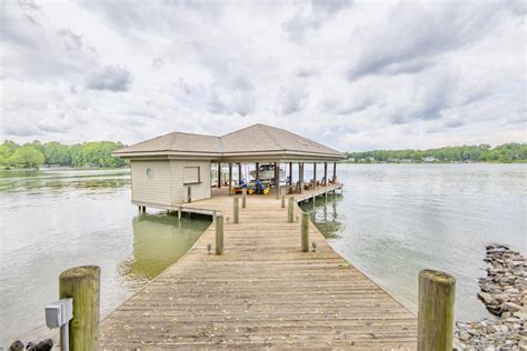 The home is located just minutes from smith mountain lake state park, boat rentals, jet ski rentals. SMITH MOUNTAIN LAKE HOME | Virginia Luxury Homes ...