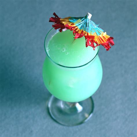 Hpnotiq Breeze Tropical Cocktail Recipe Mix That Drink
