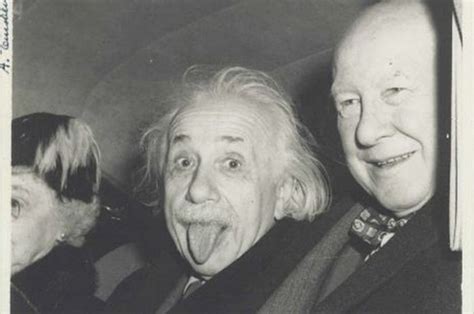 Kisah Di Balik Pose Ikonik Menjulurkan Lidah Albert Einstein Yang