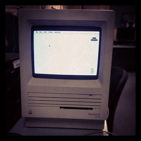Classic Apple Computers 1987 Macintosh Se Flickr Photo Sharing
