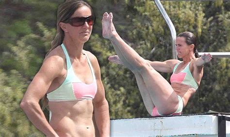 Brandi Chastain Us Soccer Player Practices For Abcs Splash In A