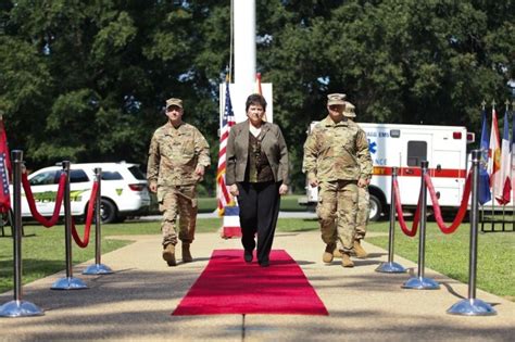 Fort Bragg Welcomes Familiar Face As New Garrison Commander Article
