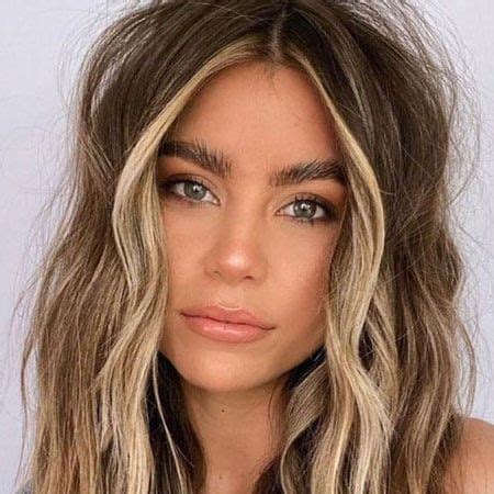 Money Piece Hair Color And Highlight Ideas For Warm Brown Hair Medium Brown Hair Light