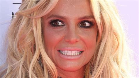 Britney Spears Toute Nue Sur La Plage Elle Se Lâche Closer