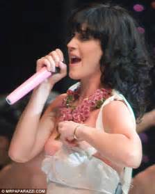 Overexposure Katy Perry Suffers An Embarrassing Wardrobe Malfunction