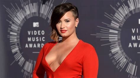 Demi Lovato Hints At Bisexuality In Cool For The Summer Lyrics Stuff