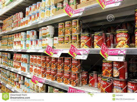 Productos Alimenticios De Comida Enlatada En Supermercado Imagen De