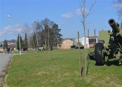 Učešće Kasarne „kozara U Velikoj Jesenoj Akciji Sadnje Drveća Na