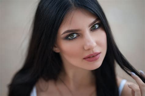Wallpaper Kristina Romanova Women Model Dark Hair Green Eyes Looking At Viewer Pink