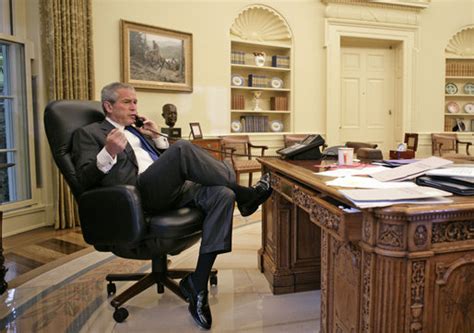 Learn more about the george w. Obama Doesn't Work: His Empty Desk Proves It | US Message ...