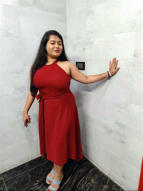 indian chubby horny gf big tits selfie photos femalemms