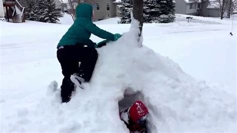 Snow Fun 122915 Trying To Collapse The Snow Tunnel Youtube