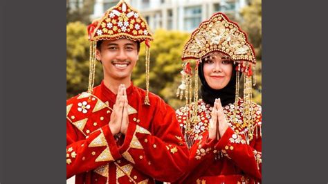 Setelah kedua pengantin resmi menikah secara agama, orang tua dari kedua belah pihak bertemu. Pakaian Adat Bangka Belitung, Ulasan Lengkap Nama, Gambar ...