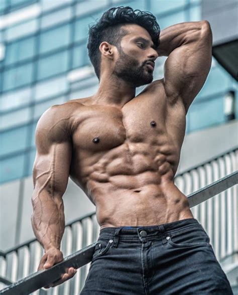 Pin By Steven Schlipstein On Fit Muscular Men Muscle Men Male