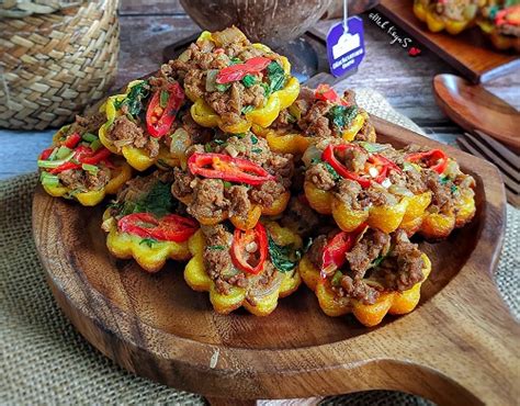 Pertama, panaskan minyak kemudian tumis bahan kisar hingga harum. Resepi Kuih Cara Berlauk Daging • Resepi Bonda