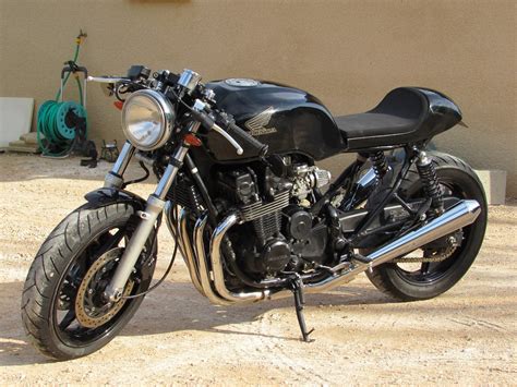 What's particularly cool about bruce's build isn't just the fact that it looks great, it's that this is his first custom motorcycle build. JRF Customs moto: Black Cafe Racer CB 750 SEVEN FIFTY