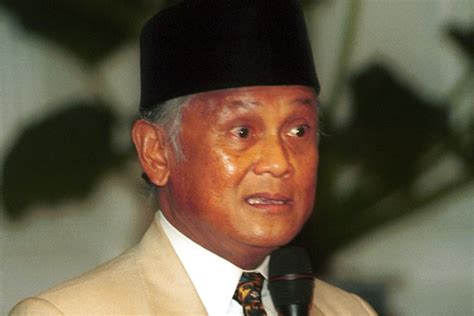 Former Indonesian President Bj Habibie Remembered For Sweeping