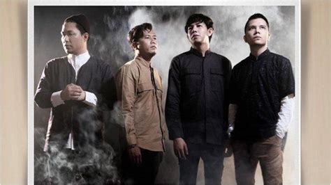 Berikan aku masa agar bisa ku setia bersama kecapi nikmat cinta saat pabila ku nikahi dirimu. Kunci Gitar, Chord dan Lirik Lagu Armada - Ku Ingin Setia ...
