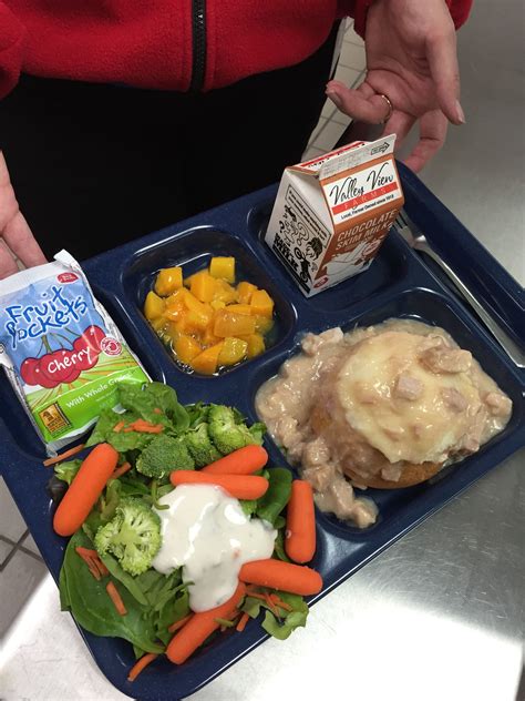 Turkey Day Dinner At Cambridge Isanti High School Cafeteria Food