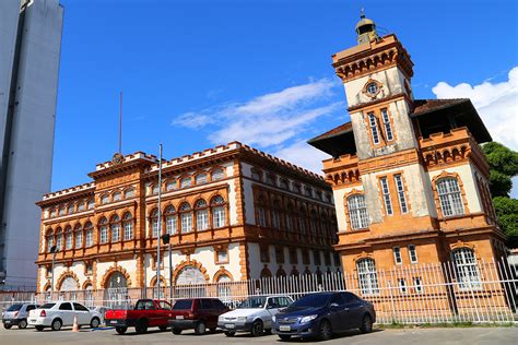 Manaus is a brazilian city of about 2.5 million, located on the rio negro a few miles before it meets the rio solimões to form the amazon river properly. Conheça os cinco prédios históricos mais imponentes de Manaus