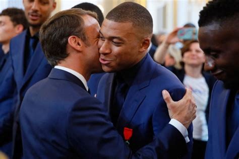 La Bise Is Back Foreigners In France Divided Over Return Of Cheek Kissing
