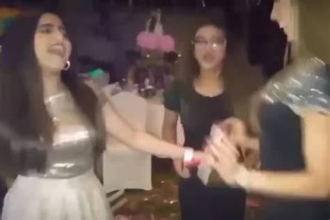 بالصور حلا الترك تشعل حفل عيد ميلادها برقصة مع دنيا بطمة أنوثة