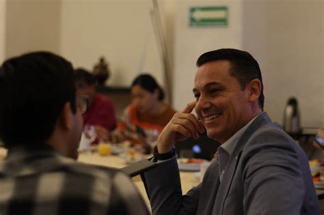 Máximo Serdán Presenta Libro Ser Hecho En México Semanario