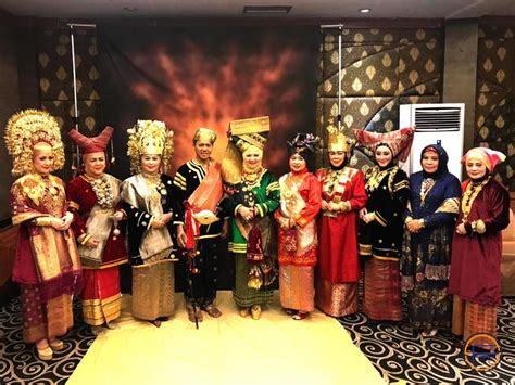 15 Pakaian Adat Sumatera Barat Pria Wanita And Pengantin Minangkabau