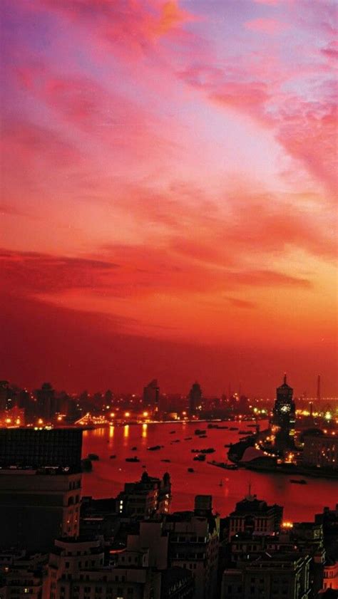 See more ideas about red aesthetic, red, aesthetic. Red Aesthetic. (Dengan gambar)