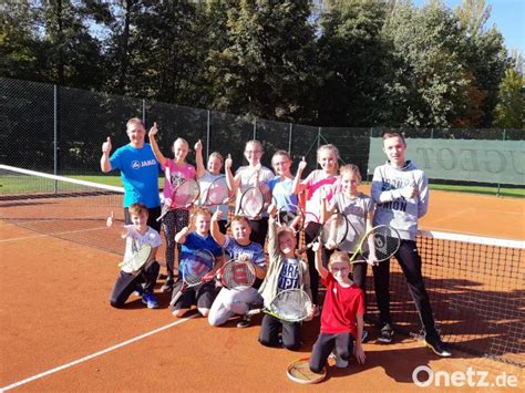 Jeder tag rappelvoll mit spannung, medaillen und tränen: Kinder beweisen Können bei Tennis-Olympiade | Onetz