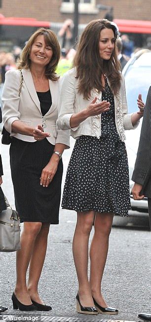 How Carole Helps Kate And Pippa Middleton To Stay So Slim Daily Mail