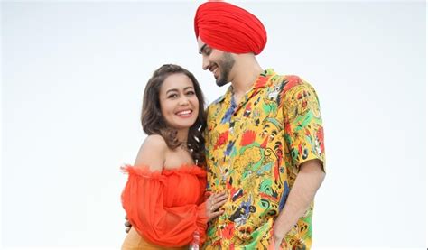 Neha Kakkar Performs Naagin Dance With Rohanpreet Singh Video Viral Bud Video नेहा कक्कड़ ने