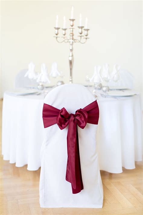 Modelle mit hohem baumwollanteil sind besonders. Miete wunderschöne Stuhlhussen für deine Hochzeit. Satin ...
