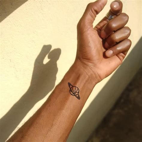 See more ideas about basketball tattoos, tattoo designs, tattoos. Saturn Tattoo Körbchen - Artes #tatto #tattoos #tatto ...