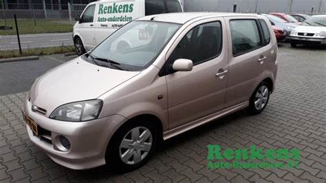 Daihatsu Yrv V Dvvt Sloopvoertuig Roze