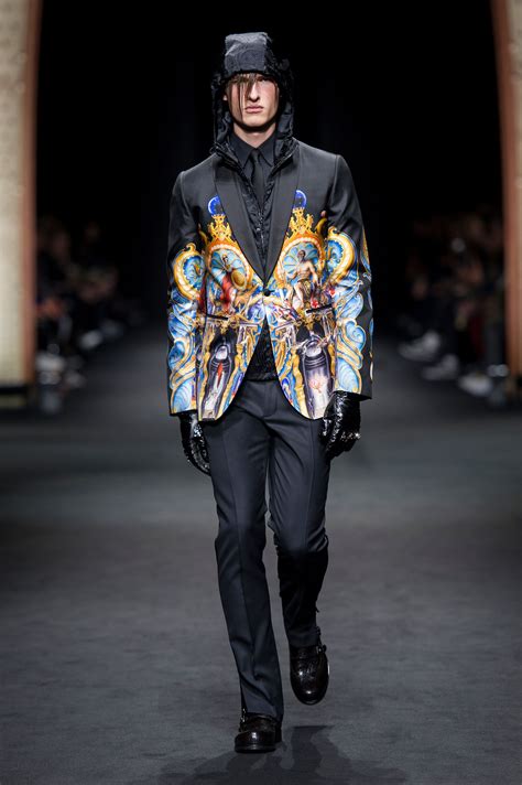 Versace Womens And Mens Fashion Shows Official Website Men Fashion