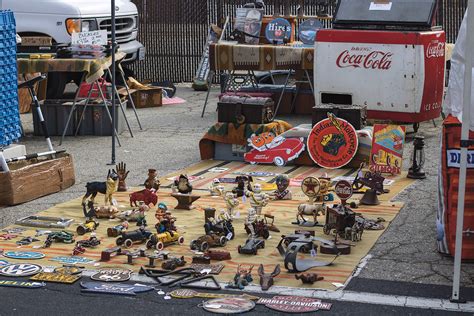 Auto swap meet returns to Pomona - Campus Times