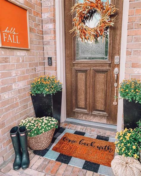 20 Beautiful And Festive Fall Front Porch Decorating Ideas